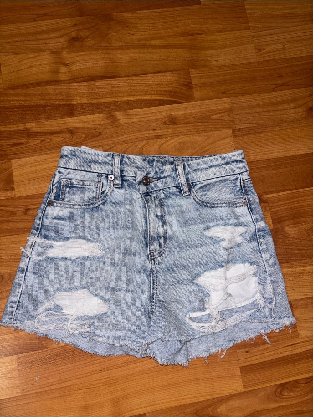 American Eagle Light Wash Distressed Denim Shorts - Women